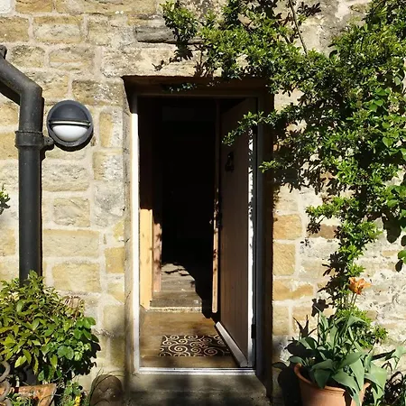 Holiday home Shed End, In 18th Century Mill Bd20 8en