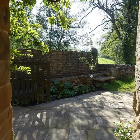 Shed End, In 18th Century Mill Bd20 8en Lothersdale
