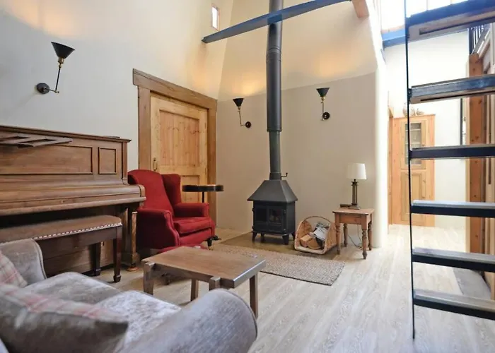 Shed End, In 18th Century Mill Bd20 8en