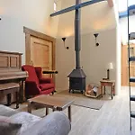 Shed End, In 18th Century Mill Bd20 8en